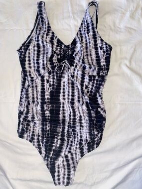 Tie-Dye Black & White One-Piece Swimsuit with V-Neck